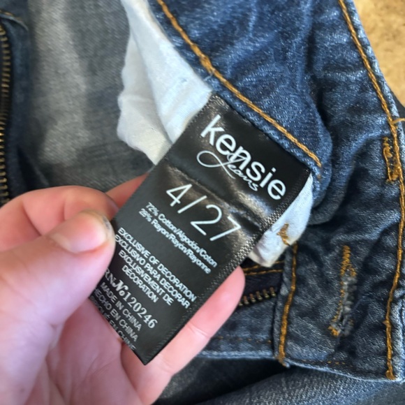 Kensie distressed skinny jeans size 4 - Picture 4 of 4